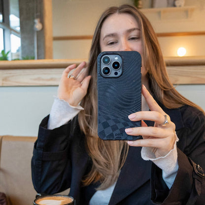 Black Melted Checkers Google Pixel 10/10 Pro Case