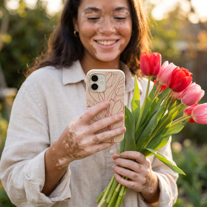 Seashell Tulip Bouquet iPhone 17 Pro Max Case
