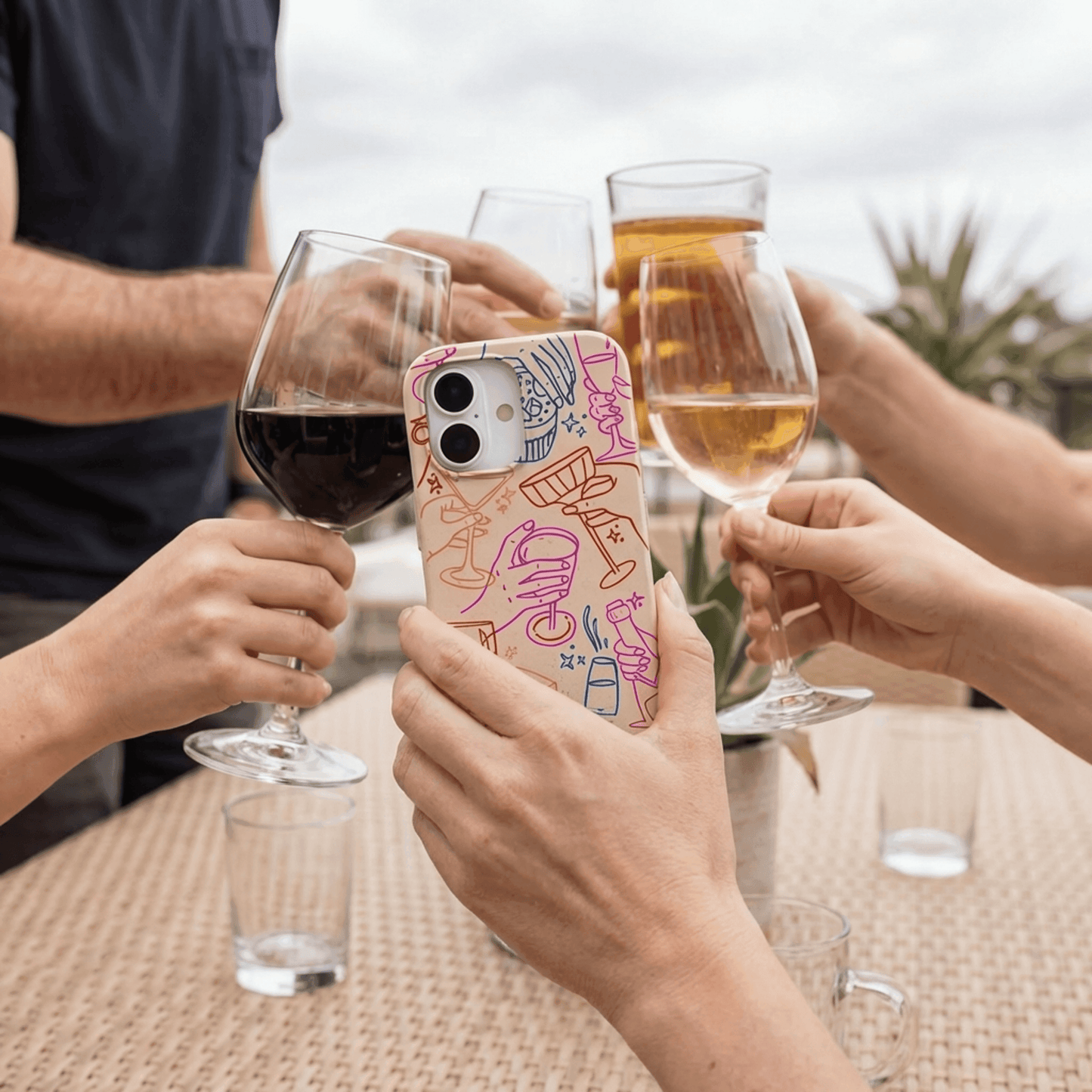 Seashell Cheers Club iPhone 17 Case