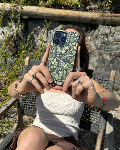 Black Evergreen iPhone 16e/17e Case