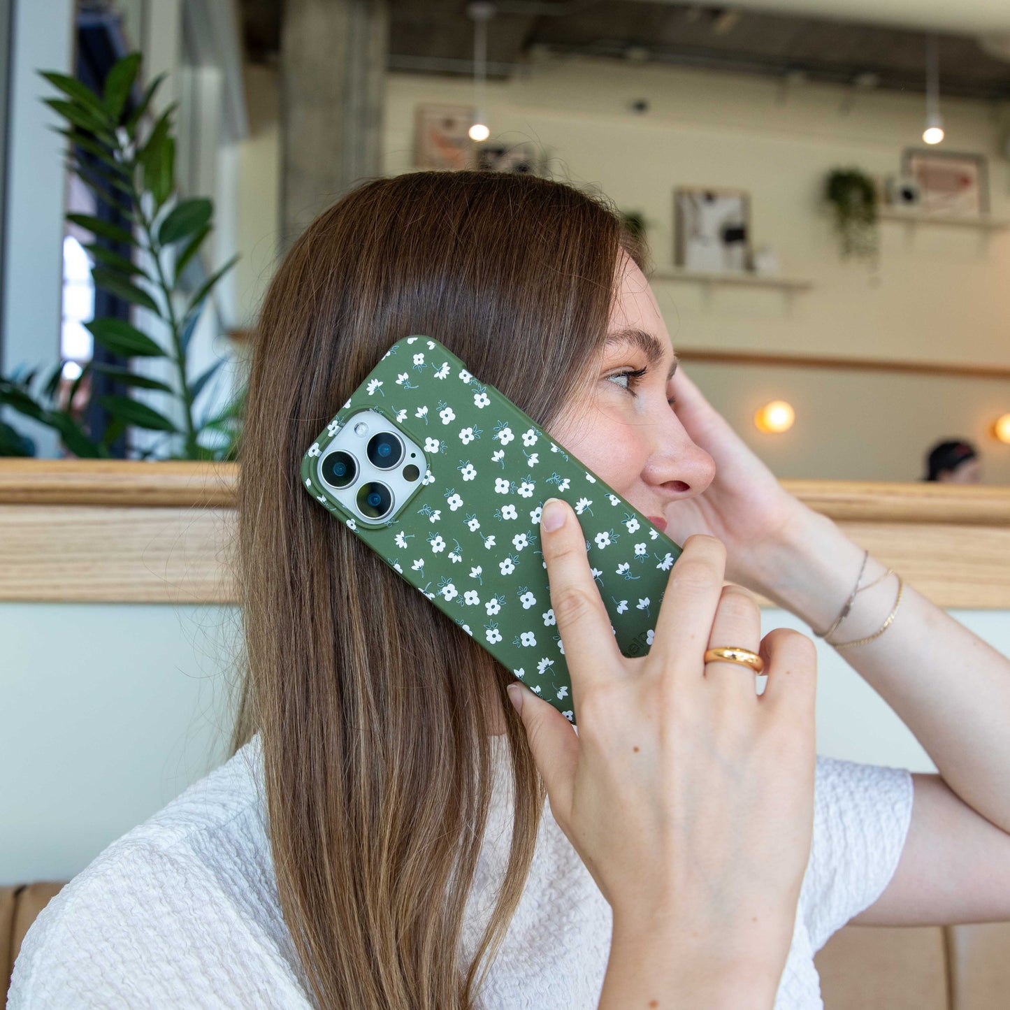 Forest Floor Ditzy Greens iPhone 16e/17e Case