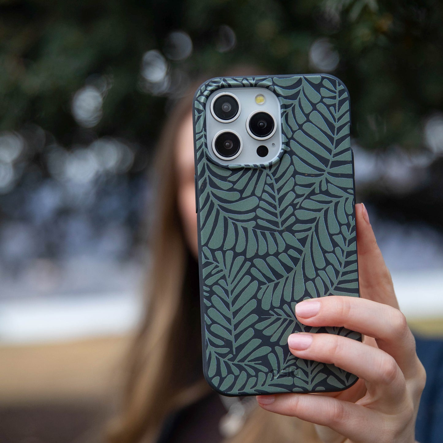 Black Fern Dreams iPhone 17 Pro Max Case