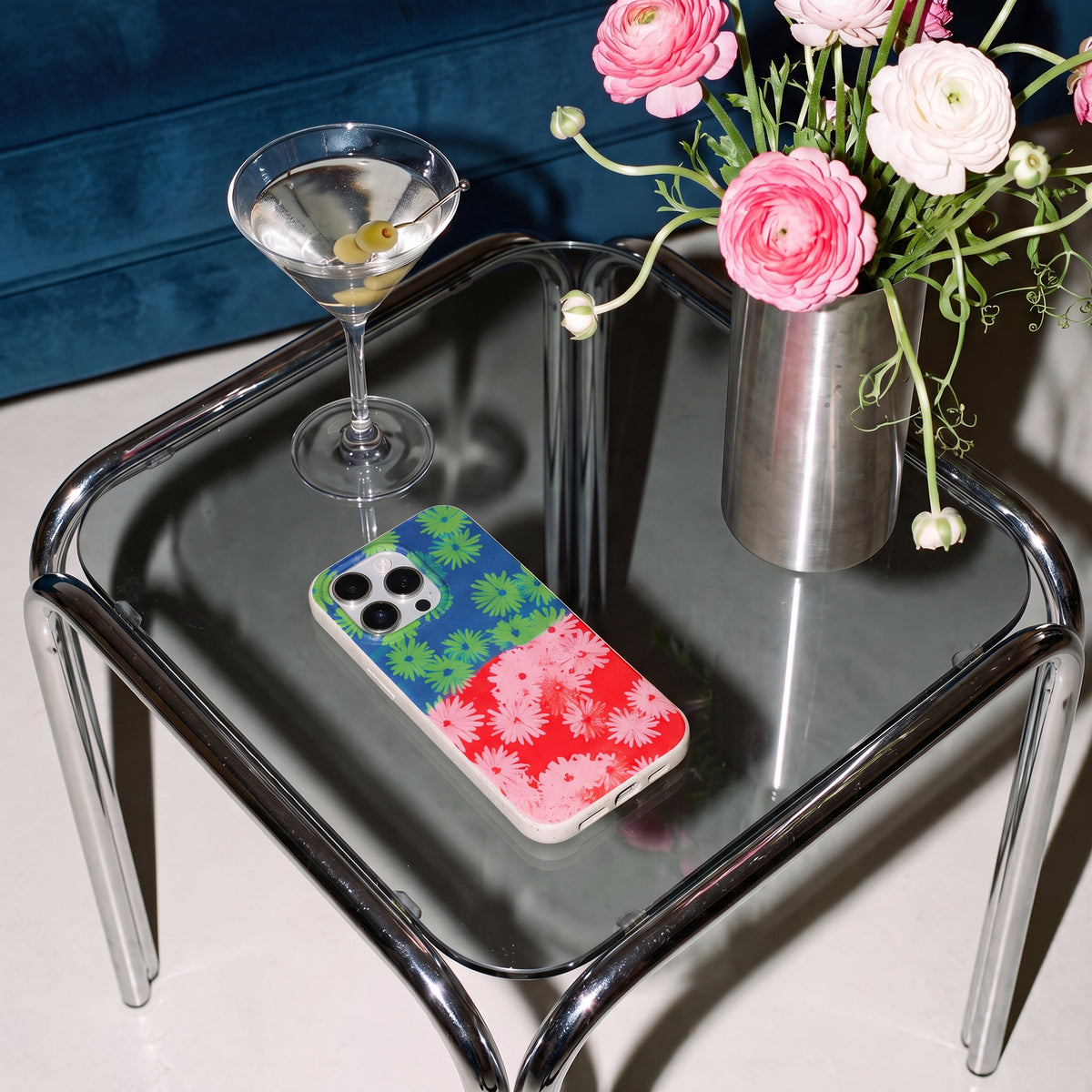London Fog Mod Floral iPhone 17 Case