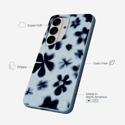 Powder Blue Hazy Daisies Samsung Galaxy S26 Case