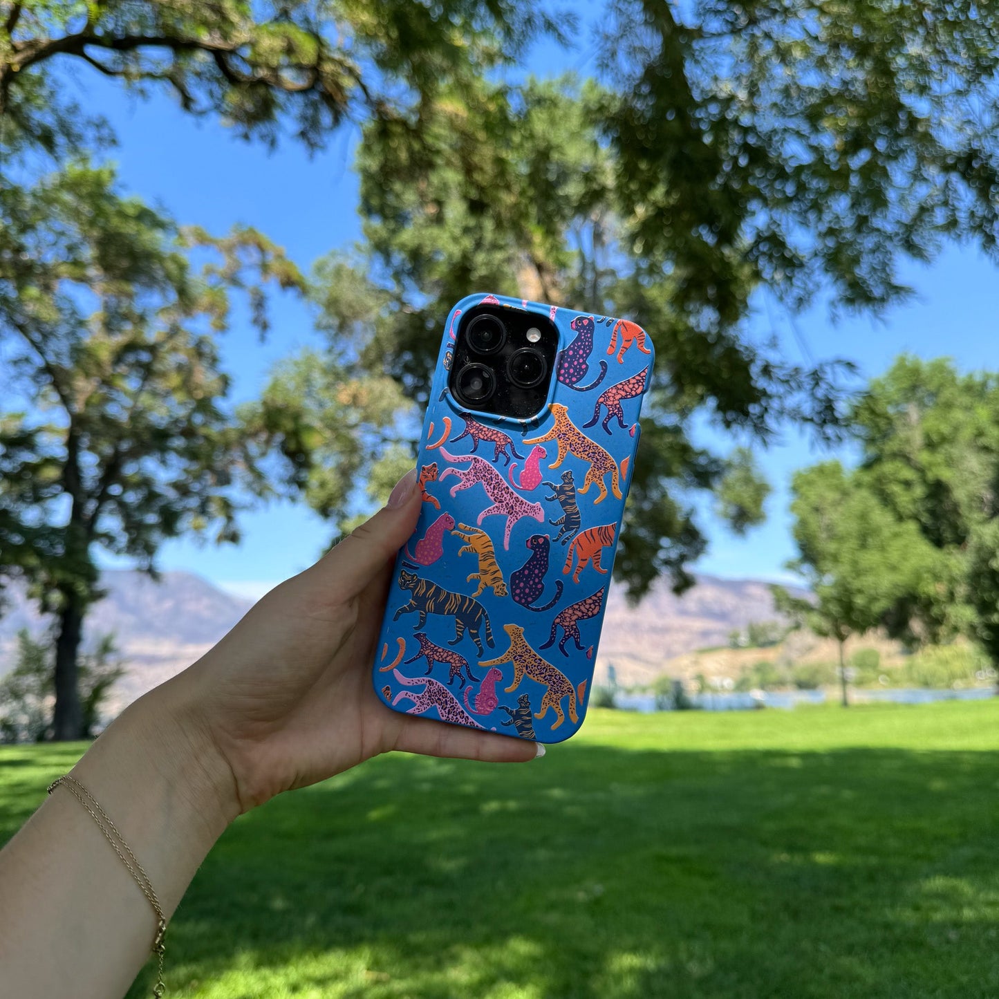 Electric Blue Jungle Cat Samsung Galaxy S26 Ultra Case