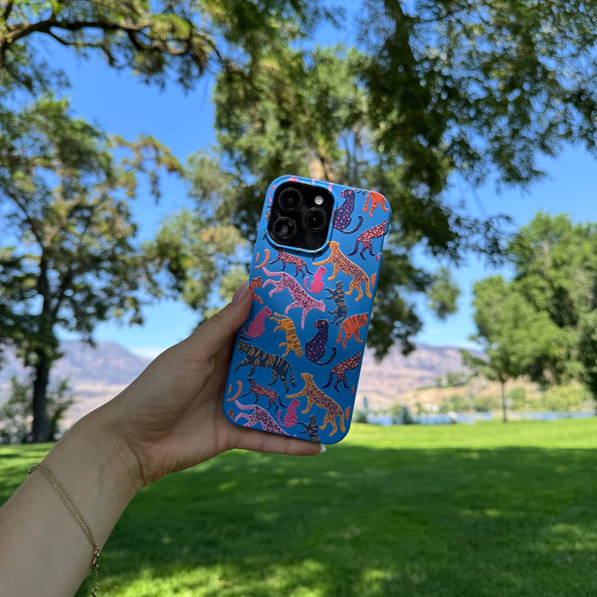 Electric Blue Jungle Cat Google Pixel 10 Pro XL Case