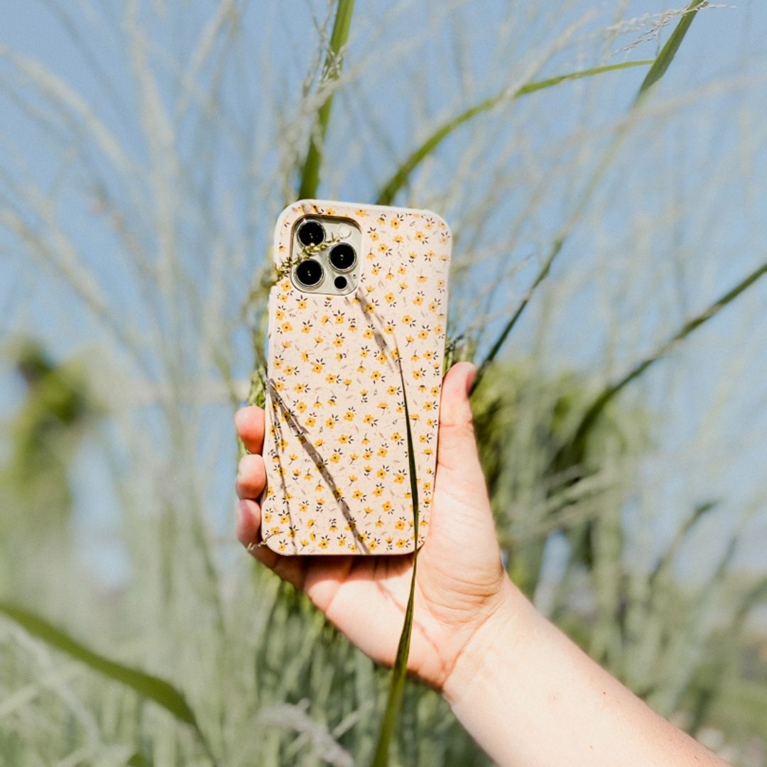Seashell Little Yellow Flowers iPhone Air Case