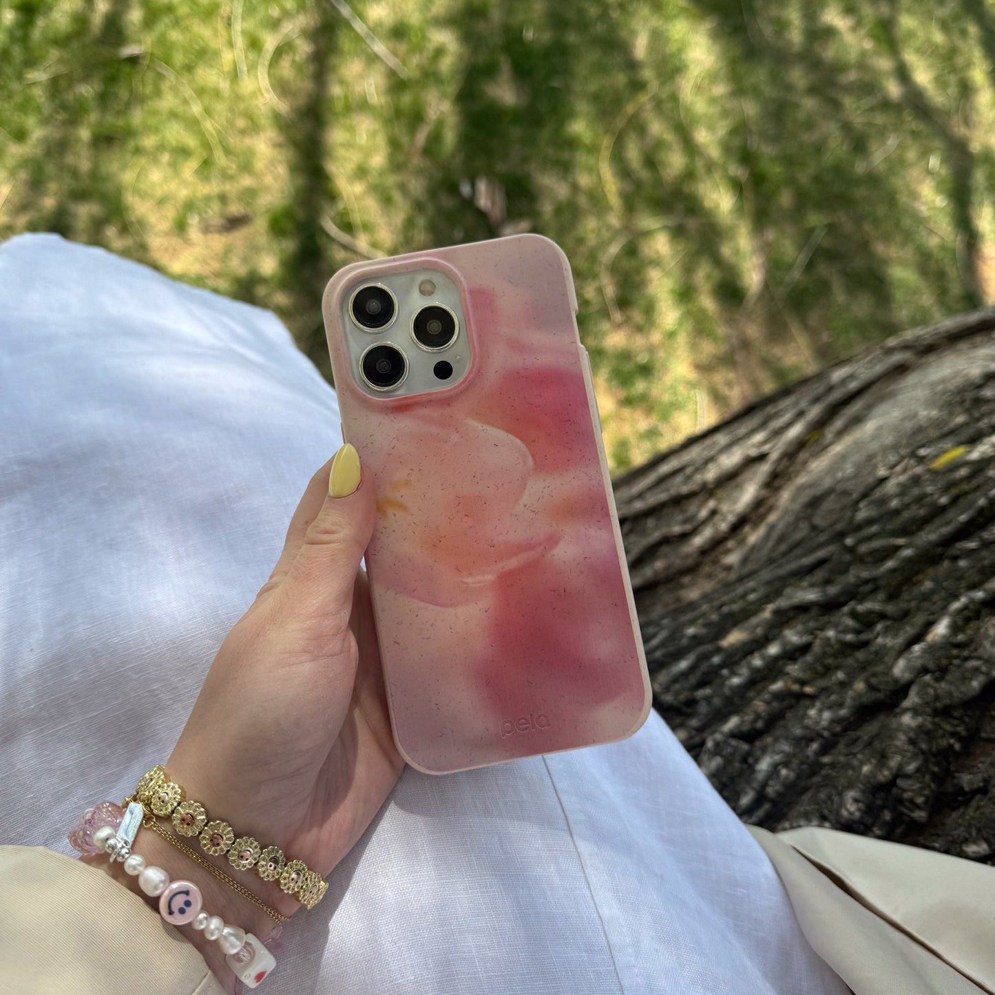 Seashell Radiate iPhone 17 Pro Max Case