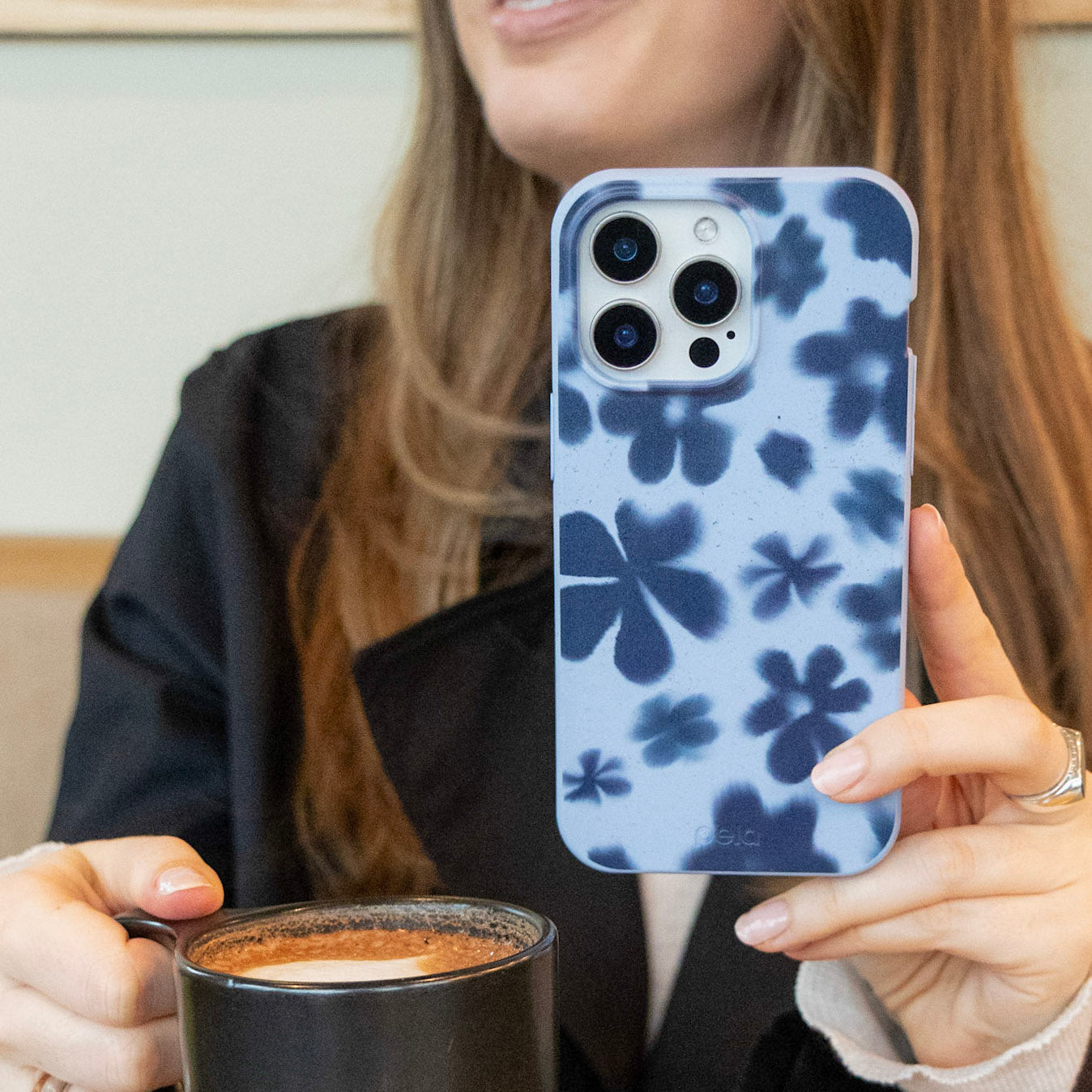 Powder Blue Hazy Daisies Samsung Galaxy S26 Case